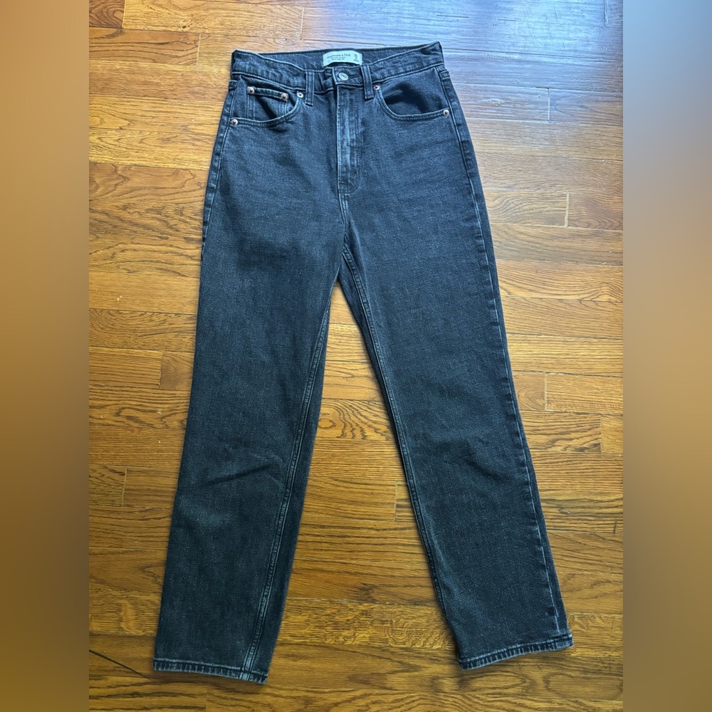 Abercrombie & Fitch Ankle Straight Ultra High Rise Black Denim Jeans. Size 2/26.